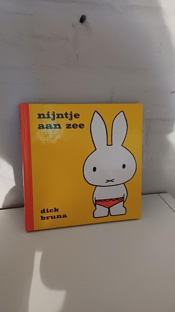 Dick Bruna - Nijntje aan zee, Ophalen of Verzenden, Zo goed als nieuw, Dick Bruna, Fictie algemeen