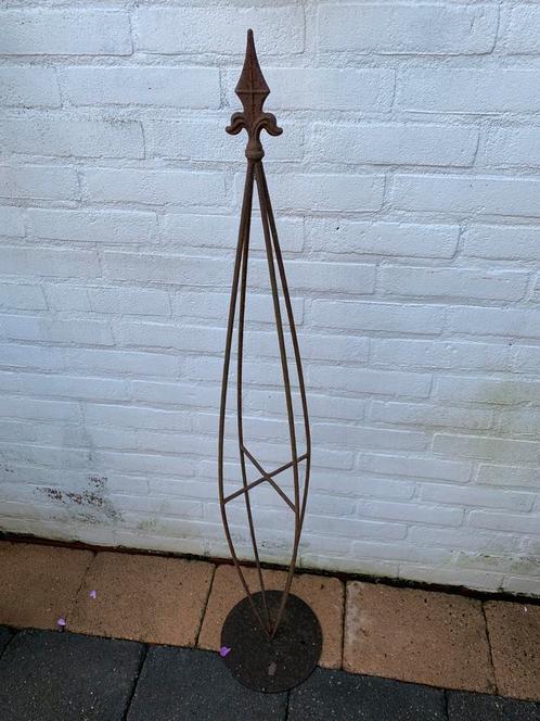 Een ijzeren roestbruine pilaar met franse lelie, Tuin en Terras, Tuinwanddecoratie, Gebruikt, Ophalen