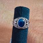 Ring zilverkleur met blauwe steen, IJzer of Staal, Ophalen of Verzenden, Zo goed als nieuw, 17 tot 18