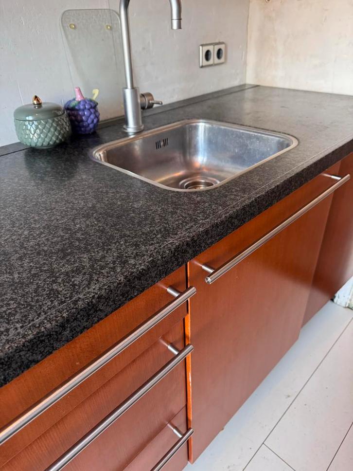 Gratis Granieten aanrechtblad Tulp inclusief spoelbak, Huis en Inrichting, Keuken | Keukenelementen, Gebruikt, Minder dan 100 cm