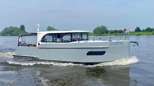 Vedette 33 Trust, Watersport en Boten, Motorboten en Motorjachten, Zo goed als nieuw, Staal, 9 tot 12 meter, Diesel, Binnenboordmotor