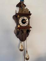 Antieke WUBA Zaanse Stoeltjesklok, Ophalen