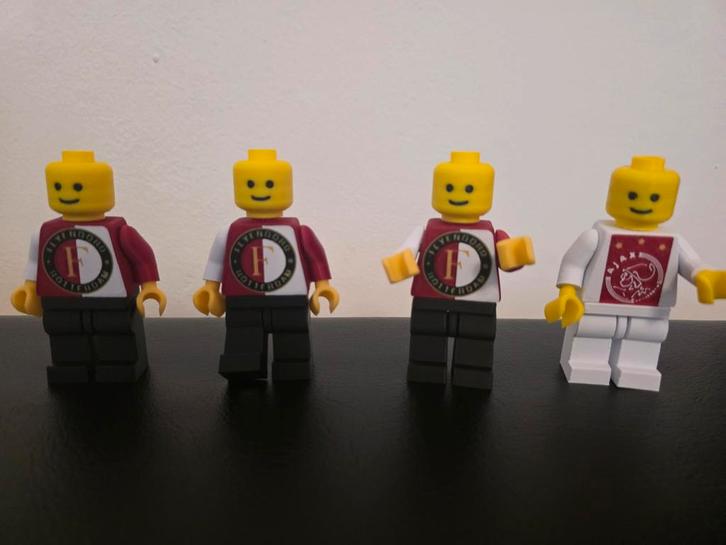 Feyenoord poppetjes, Kinderen en Baby's, Speelgoed | Duplo en Lego, Zo goed als nieuw, Lego, Losse stenen, Ophalen of Verzenden