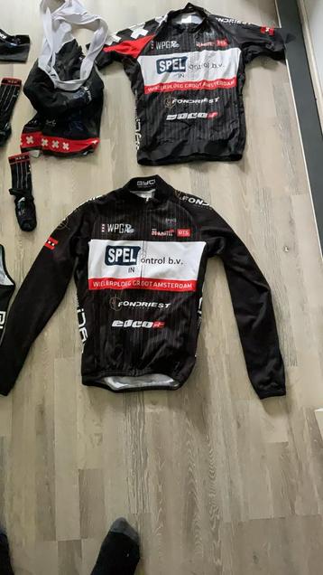 Complete wielren outfit in keurige staat beschikbaar voor biedingen