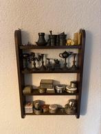 Klein houten wandrekje met o.a. pillendoosjes. Uit erfenis., Antiek en Kunst, Ophalen of Verzenden