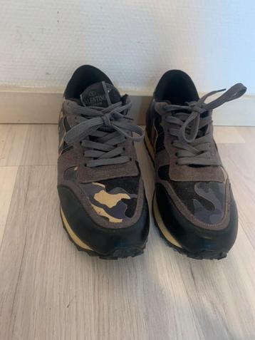 Valentino Garavani Rockrunner – Maat 41 – Zo goed als nieuw beschikbaar voor biedingen