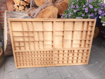 Vintage letterbakken, lades beschikbaar voor biedingen