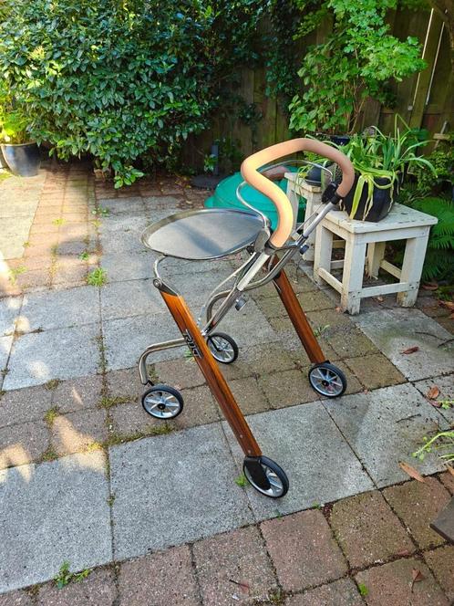 Binnenrollator met dienblad merk TRUST beuken, Diversen, Rollators, Zo goed als nieuw, Lichtgewicht, Opvouwbaar, Ophalen