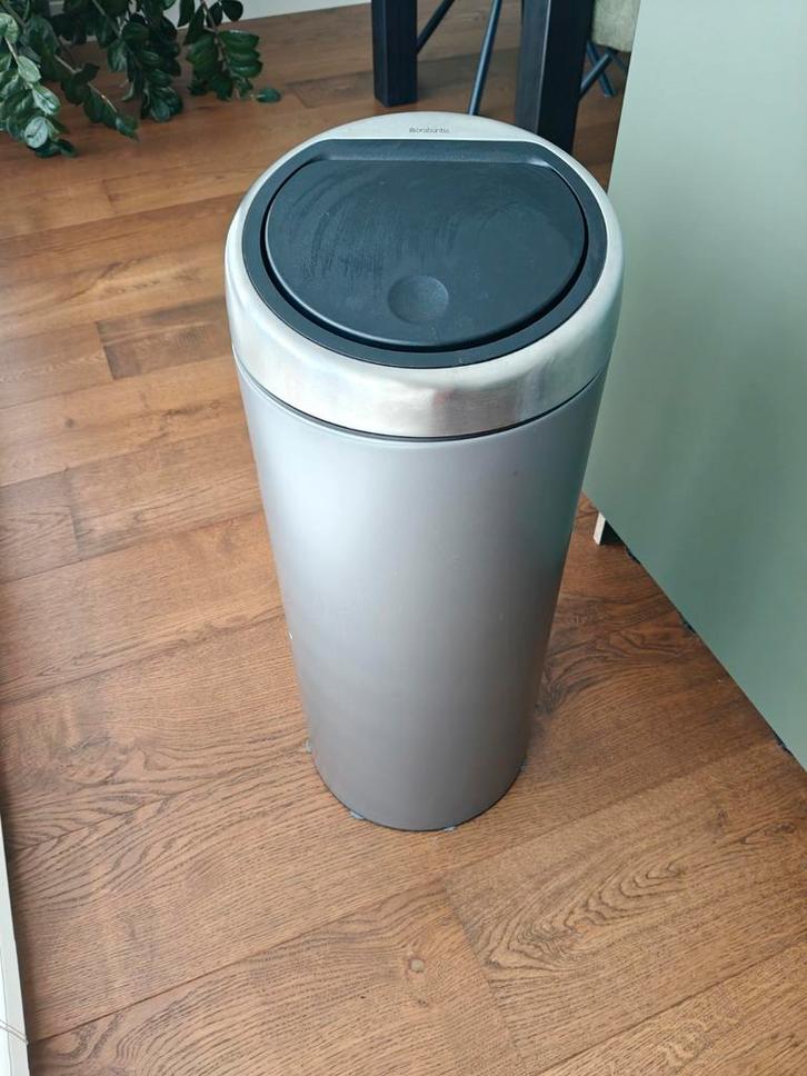 Brabantia touch bin prullenbak 30l, Huis en Inrichting, Woonaccessoires | Prullenbakken, Gebruikt, Rvs, 50 tot 75 cm, 20 tot 30 liter