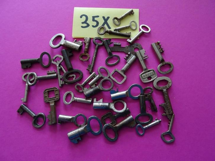 35x oude antieke sleuteltjes sleutels sleutel slot hangslot, Antiek en Kunst, Curiosa en Brocante, Ophalen of Verzenden