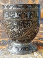 Zware antieke Oosterse bokaal van koper en zilver 11,2 cm., Antiek en Kunst, Kunst | Niet-Westerse kunst, Ophalen of Verzenden