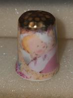 Mooi VingerhoedjeBaby in bed met gouden top birchcroft porse, Ophalen of Verzenden, Zo goed als nieuw