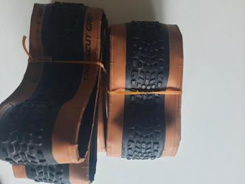 Gravel banden 40-622 met gratis latex binnenbanden  beschikbaar voor biedingen