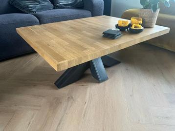 Salon tafel eiken blad stalen onderpoot beschikbaar voor biedingen