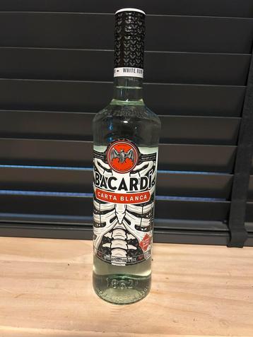 Lege fles Bacardi glow in the dark. beschikbaar voor biedingen