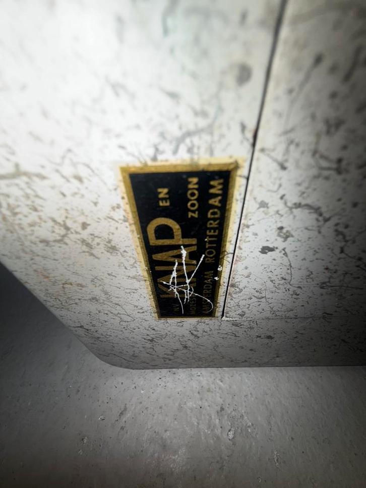 Vintage stalen kluis Van Wijk & Zoon Rotterdam met sleutel, Huis en Inrichting, Brandblussers en Brandkasten, Gebruikt, Brandkast