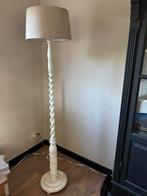 Witte Staande Lamp met Stoffen Kap, Huis en Inrichting, Ophalen, Gebruikt, Brocant, landelijk, 150 tot 200 cm