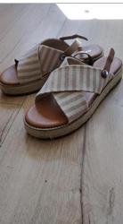 Sandalen maat 41 NIEUW, Beige, Nieuw, Sandalen of Muiltjes, Ophalen of Verzenden