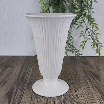 Wedgwood Edme Vaas 20 cm hoog mat beschikbaar voor biedingen
