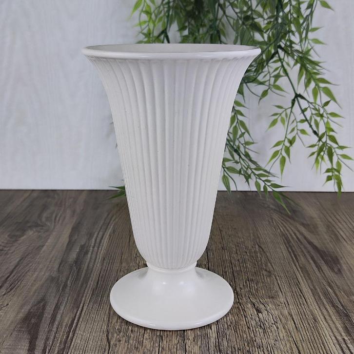 Wedgwood Edme Vaas 20 cm hoog mat, Antiek en Kunst, Antiek | Servies los, Ophalen of Verzenden
