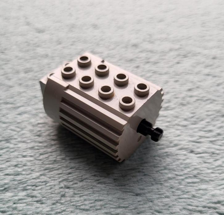 Lego Technic 4 (4,5) Volt aandrijf motor grijs + tandwiel as, Kinderen en Baby's, Speelgoed | Duplo en Lego, Gebruikt, Lego, Complete set