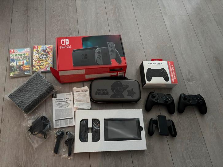 Nintendo Switch Zo Goed Als Nieuw + Extra's!, Spelcomputers en Games, Spelcomputers | Nintendo Consoles | Accessoires, Zo goed als nieuw