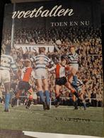 Voetballen Toen en Nu - KNVB 75 Jaar, Ophalen of Verzenden