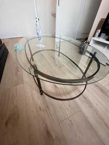 Glazen salon tafel beschikbaar voor biedingen