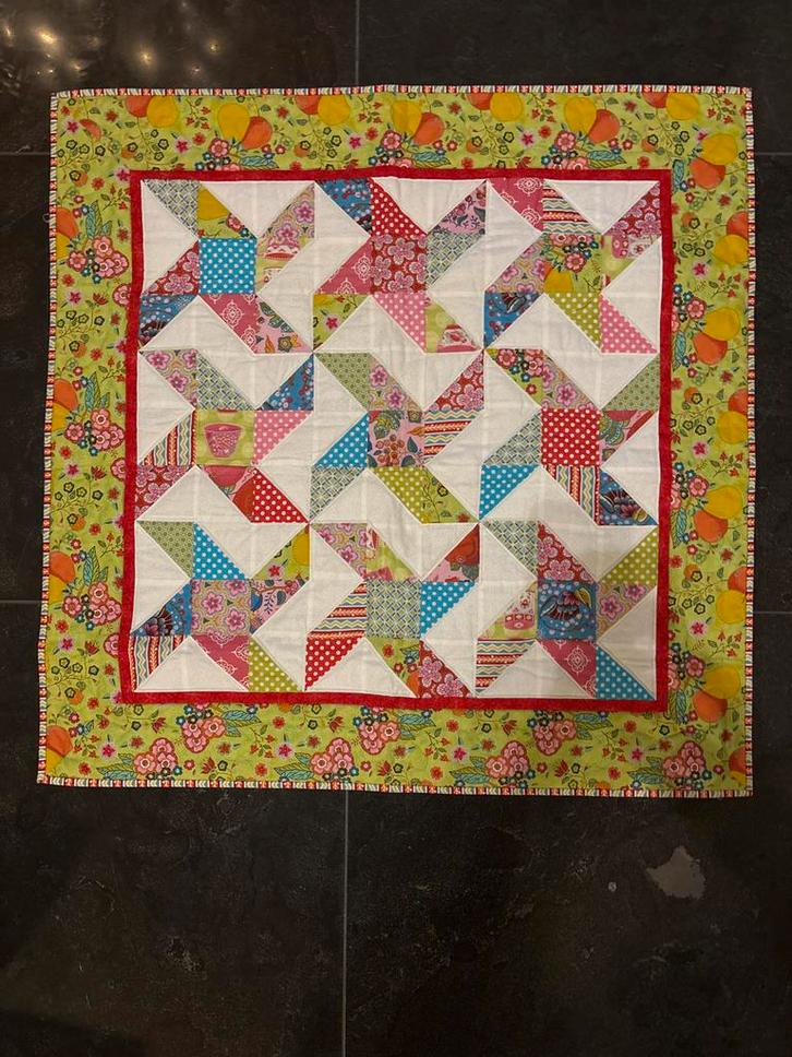 Vrolijke Patchwork Quilt - 95x95 cm, Huis en Inrichting, Woonaccessoires | Wanddecoraties, Ophalen of Verzenden