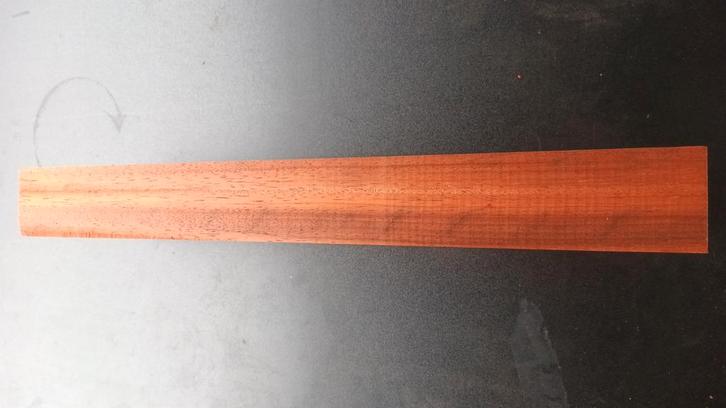 Padouk blok nr 13.  47 x 12 x 5,5 cm, Hobby en Vrije tijd, Overige Hobby en Vrije tijd, Ophalen of Verzenden