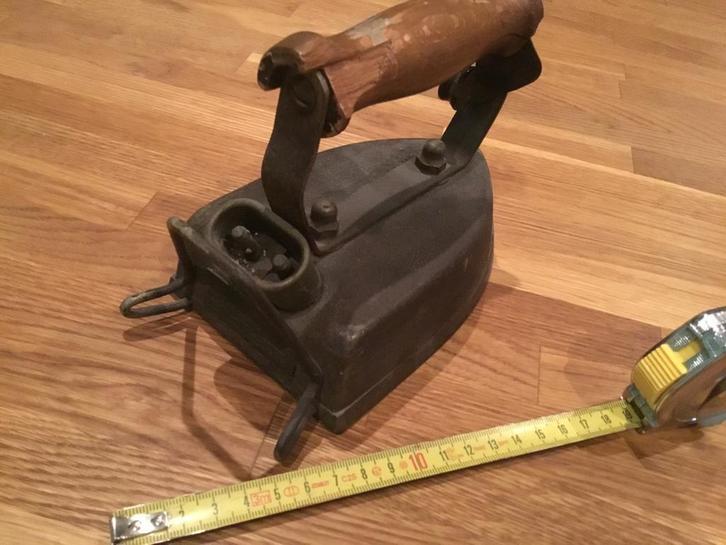 Antiek Strijkijzer met Houten Handvat, Antiek en Kunst, Antiek | Keukenbenodigdheden, Ophalen of Verzenden