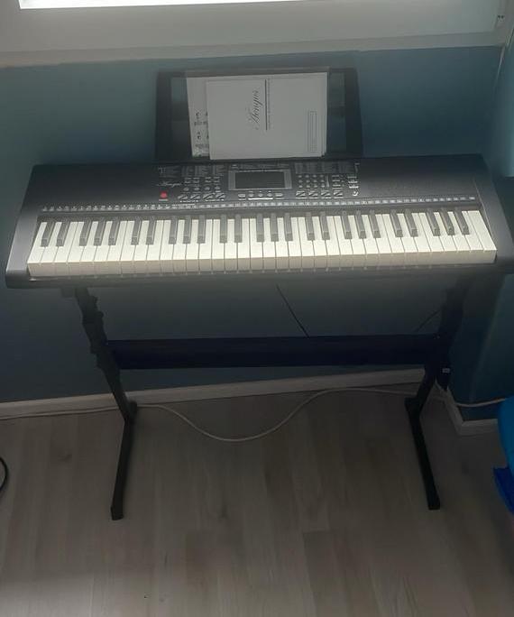 Áengus keyboard met krukje en standaard, Gebruikt, Overige aantallen, Met standaard, Ophalen