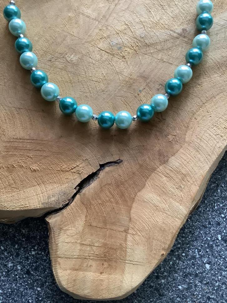 Nieuw! Aqua kleurige ketting met grote parels, Sieraden, Tassen en Uiterlijk, Kettingen, Nieuw, Overige materialen, Blauw, Ophalen of Verzenden