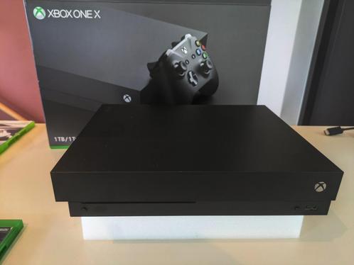 Xbox One X 1 TB + 3 controllers + originele doos, incl games, Spelcomputers en Games, Games | Xbox Series X en S, Zo goed als nieuw