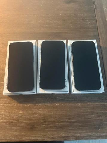 Te koop 3x IPhone 14 Pro 512 GB beschikbaar voor biedingen