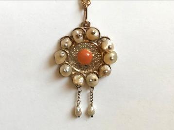 Antieke hanger 14 kt goud parel bloedkoraal beschikbaar voor biedingen