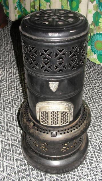 Petroleum kachel vintage 30's beschikbaar voor biedingen