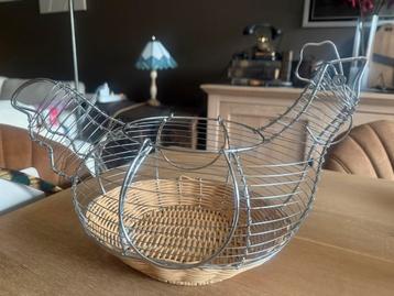 Metalen eiermand beschikbaar voor biedingen