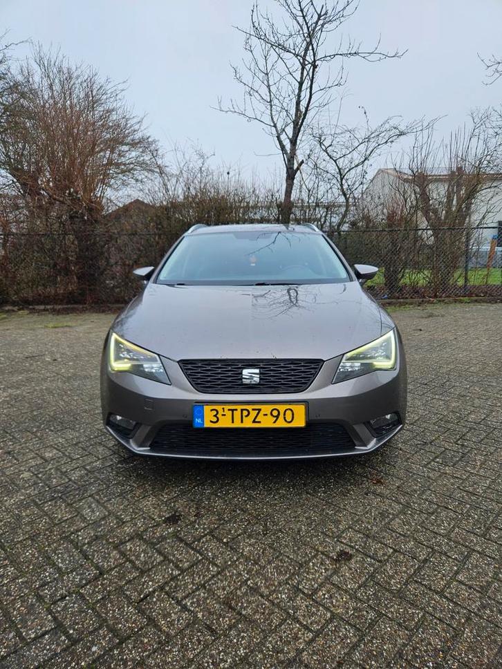 Seat Leon 1.6 TDI 110pk 2014 Grijs Leer export, Auto's, Seat, Particulier, Leon, ABS, Airbags, Airconditioning, Bluetooth, Bochtverlichting