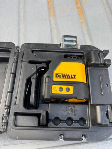 DeWALT DW088CG Zelfnivellerende kruis lijnlaser in koffer beschikbaar voor biedingen