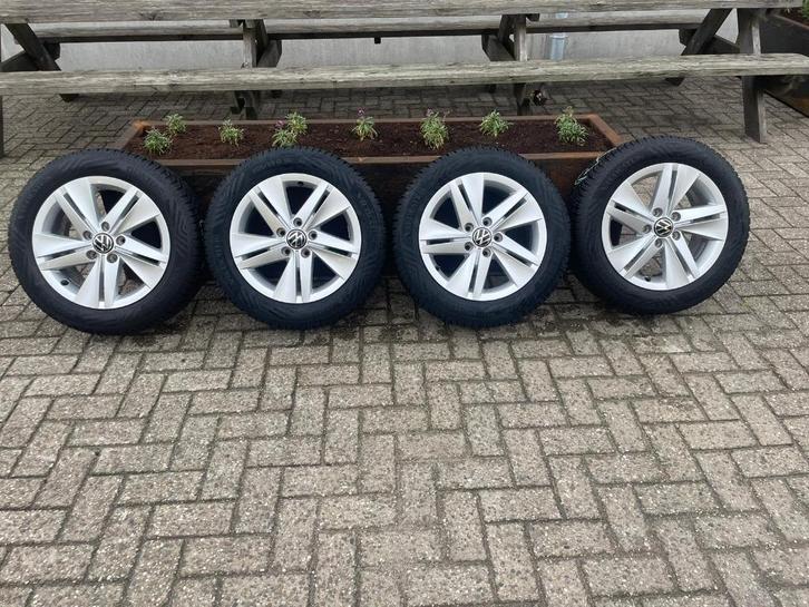 Originele 16 inch VW Golf 8 Norfolk + Vredestein all season, Auto-onderdelen, Banden en Velgen, Banden en Velgen, All Season, 16 inch