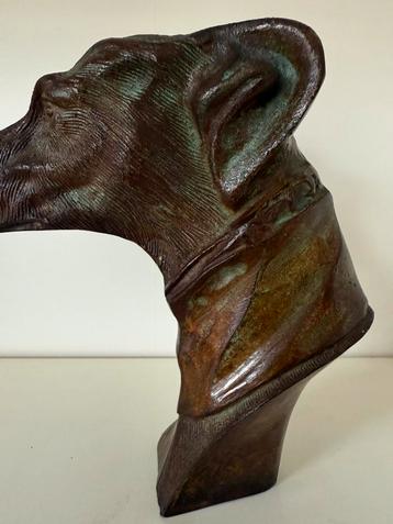 Bronzen beeld windhond / greyhound beschikbaar voor biedingen