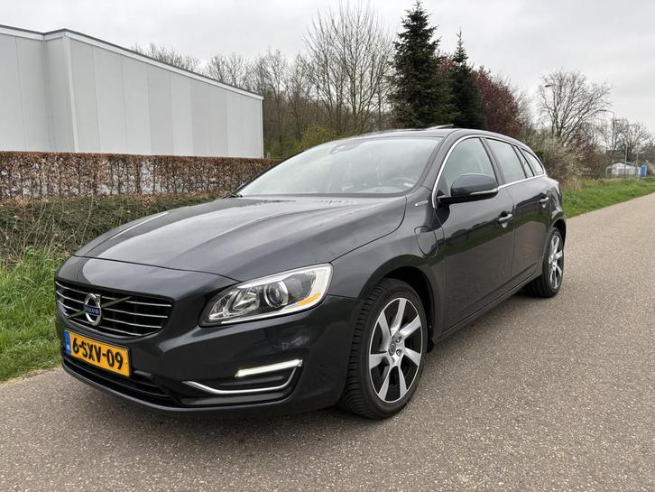 Volvo V60 2.4 D6 AWD Plug-In Hybrid Summum / AUTOMAAT / SCHU, Auto's, Volvo, Particulier, Te koop, V60, 4x4, ABS, Achteruitrijcamera