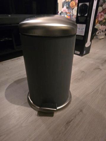 Afvalbak met Pedaal beschikbaar voor biedingen