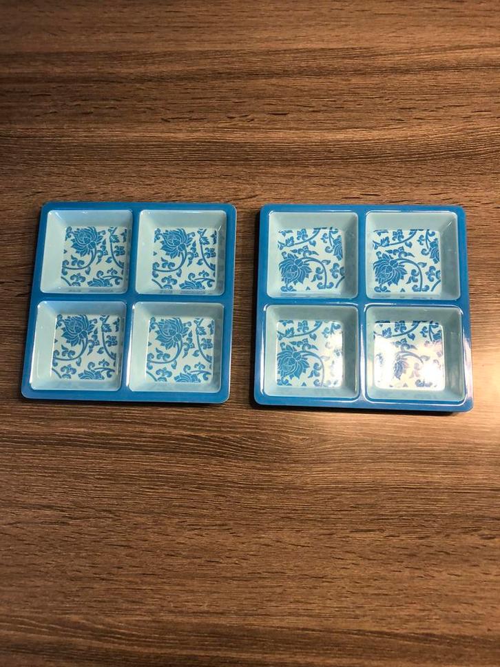 2 blauwe schalen met bloemmotief, Huis en Inrichting, Keuken | Servies, Gebruikt, Schaal of Schalen, Overige stijlen, Overige materialen