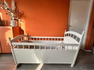 Prachtig vintage bedje baby dreumes peuter beschikbaar voor biedingen