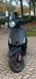 Vespa sprint 2021 e5 geel kenteken, Ophalen, Overige modellen, Maximaal 45 km/u, Zo goed als nieuw