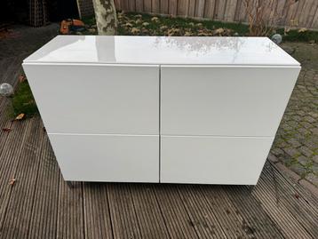 Ikea besta hoogglans met glasplaat. Nieuwstaat