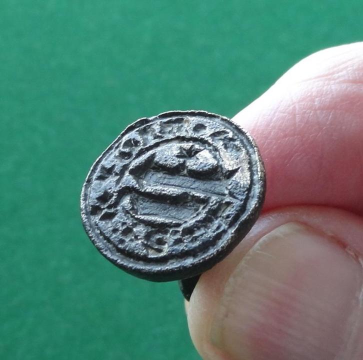 Gotisch zegelstempel  Slank hoog type Bodemvondst, Antiek en Kunst, Antiek | Overige Antiek, Ophalen of Verzenden