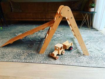 Te huur: klimdriehoek met plank beschikbaar voor biedingen